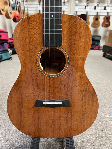 Makaio MMB-10E Mahogany Electric Baritone Ukulele w/Case - B-Stock