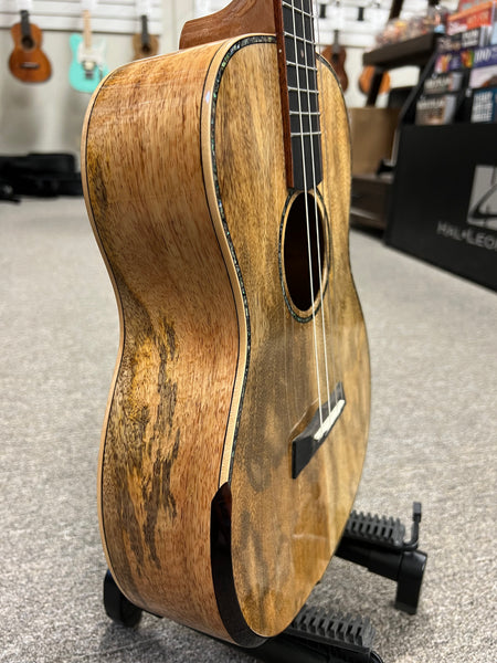 Makaio MSMB-20E Solid Spalted Mango Electric Baritone Ukulele w/Case #3 - Rosewood Comfort Armrest