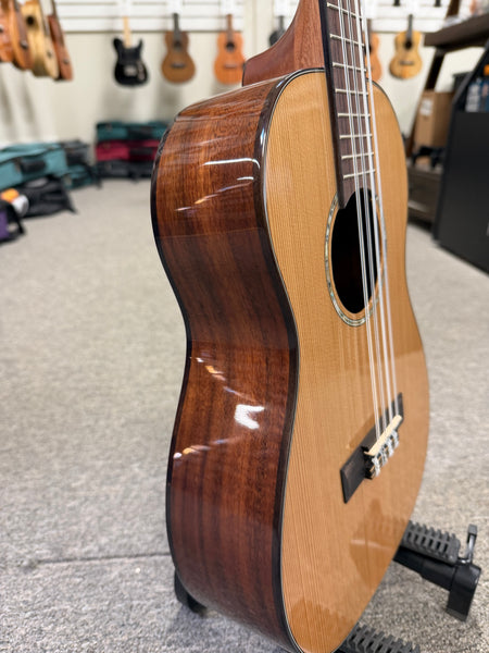 KALA KA-SCAC-B8 Solid Cedar Top/Acacia 8 String Baritone Ukulele