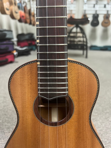 Oli X1-CMH-S Solid Mahogany Concert Ukulele w/Case