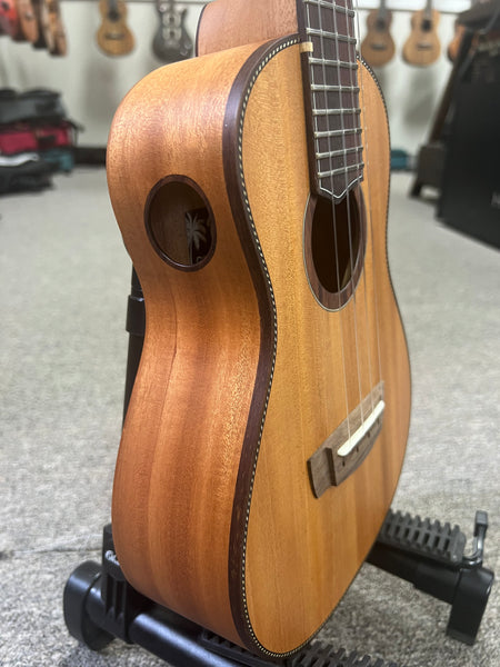 Oli X1-CMH-S Solid Mahogany Concert Ukulele w/Case