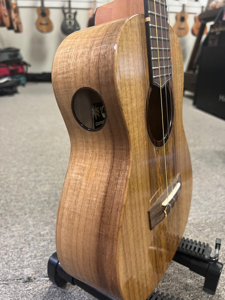 Oli L1-TMR Solid Myrtle Tenor Ukulele w/Case