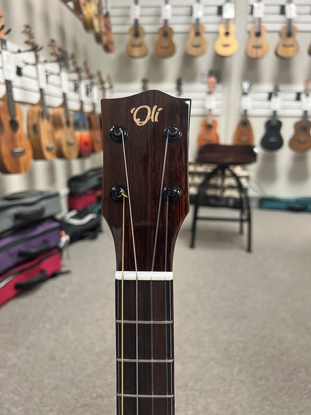 Oli L1-BMG Solid Mango Baritone Ukulele w/Case