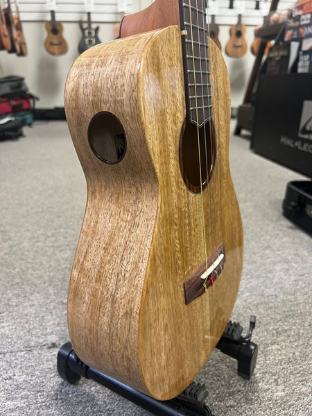 Oli L1-BMG Solid Mango Baritone Ukulele w/Case