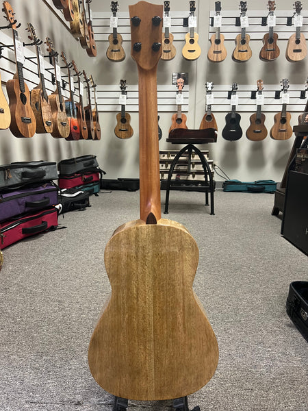 Oli L1-BMG Solid Mango Baritone Ukulele w/Case