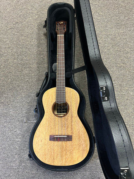 Oli L1-BMG Solid Mango Baritone Ukulele w/Case