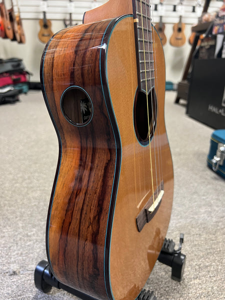 Oli X2-BTSRR Solid Torrefied Spruce/ Red Rosewood Baritone Ukulele w/Case