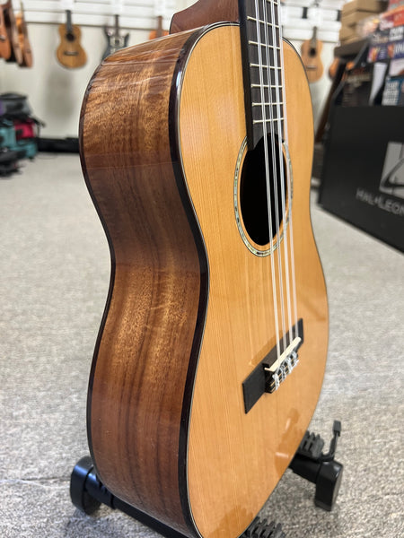 KALA KA-SCAC-B8 Solid Cedar Top/Acacia 8 String Baritone Ukulele
