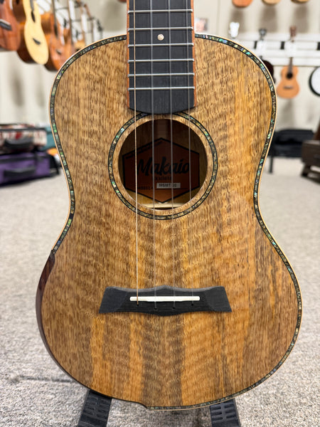 Makaio MSMT-20 Solid Spalted Mango Tenor Ukulele w/Case - Comfort Armrest #6