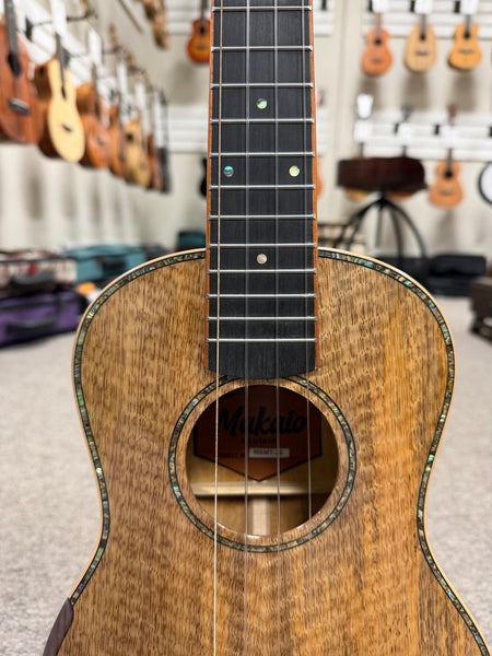 Makaio MSMT-20 Solid Spalted Mango Tenor Ukulele w/Case - Comfort Armrest #6