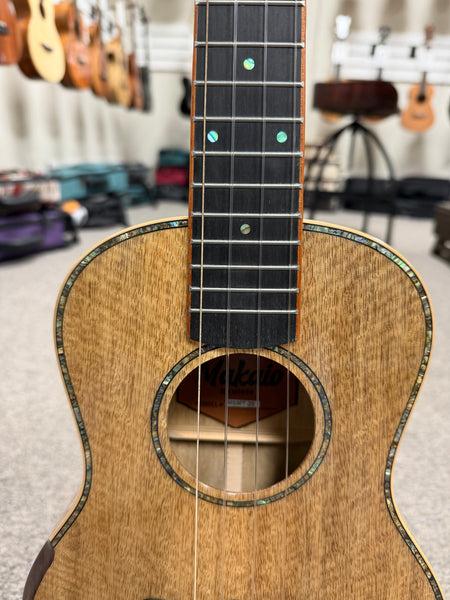 Makaio MSMT-20 Solid Spalted Mango Tenor Ukulele w/Case - Comfort Armrest #2