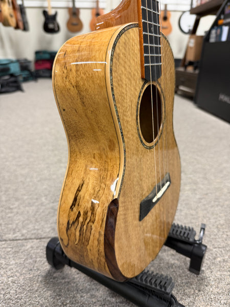 Makaio MSMT-20 Solid Spalted Mango Tenor Ukulele w/Case - Comfort Armrest #2