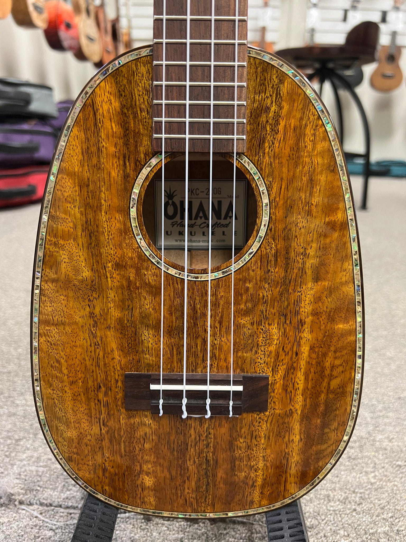OHANA PKC-220G Solid Mango Pineapple Concert Ukulele