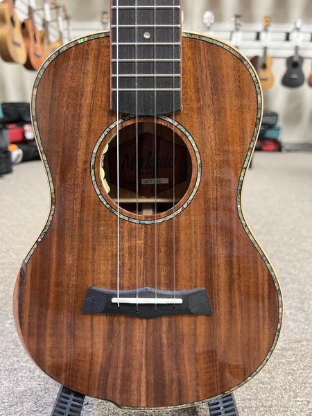 Makaio MKT-20E Solid Koa Electric Tenor Ukulele w/Case - Rosewood Comfort Armrest