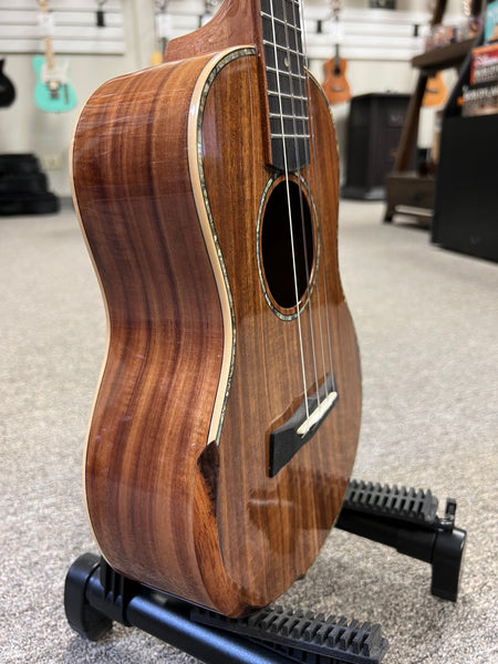 Makaio MKT-20E Solid Koa Electric Tenor Ukulele w/Case - Rosewood Comfort Armrest - Aloha City Ukes