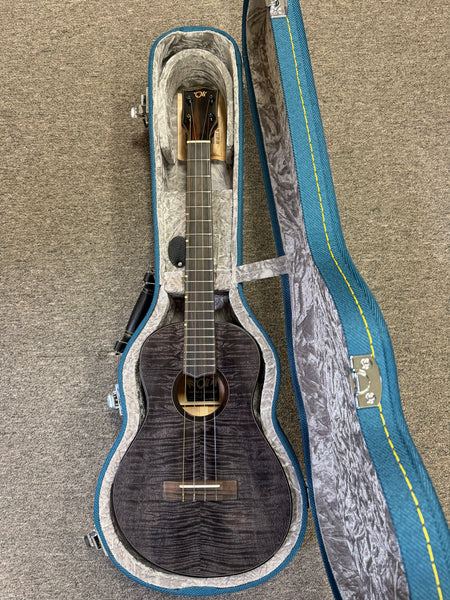 Oli L2-BMG-BK Solid Mango Baritone Ukulele w/Case - Black