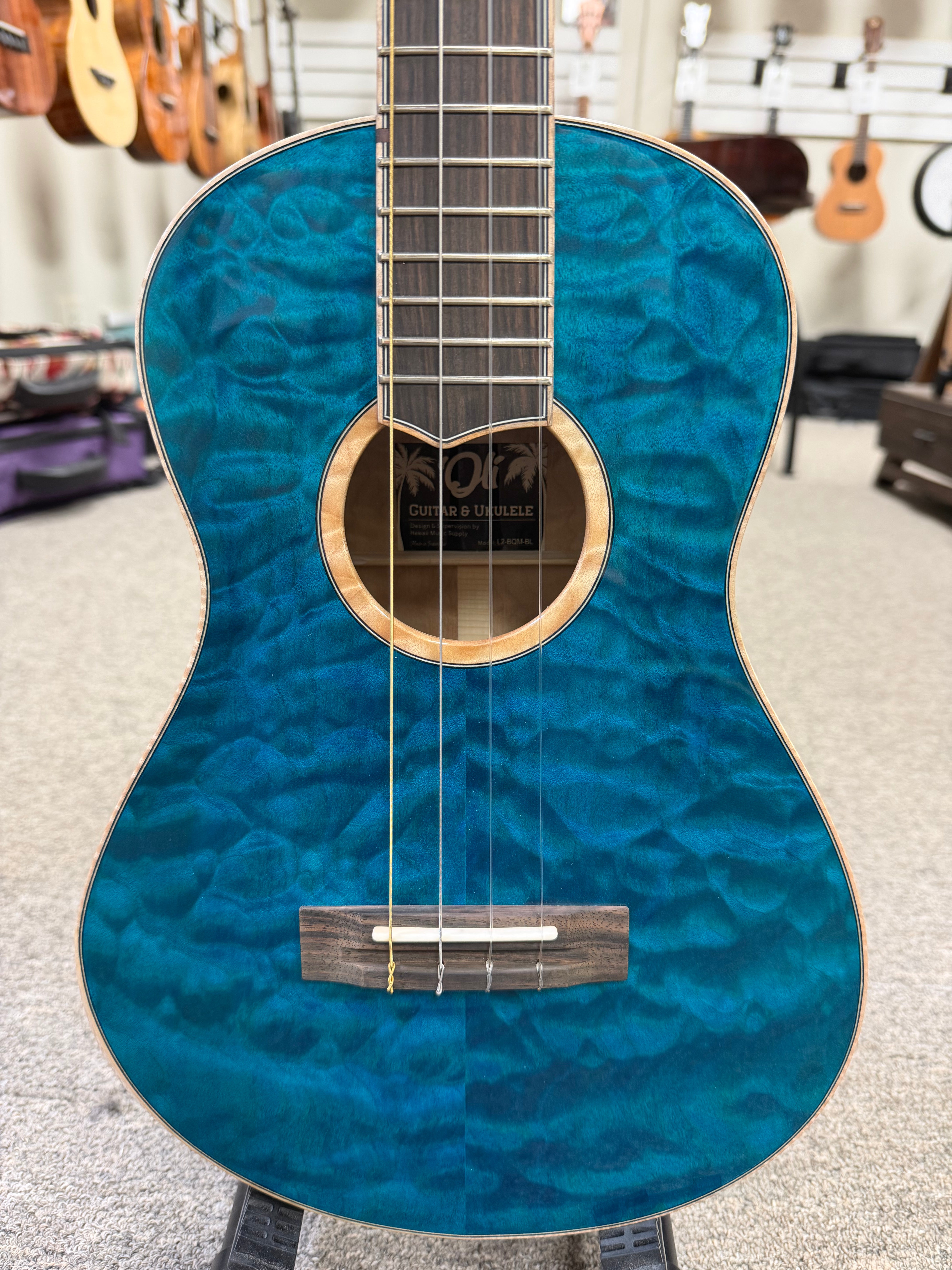 Oli L2-BQM-BL Solid Quilted Maple Ocean Blue Baritone Ukulele w/Case