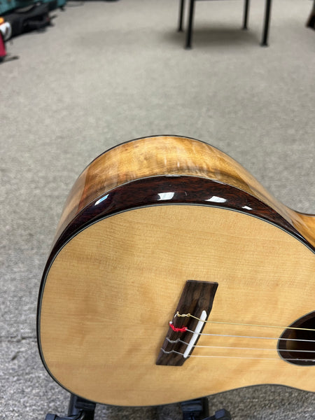 Oli L2-BCPMR Solid Port Orford Cedar/Myrtle Baritone Ukulele w/Case