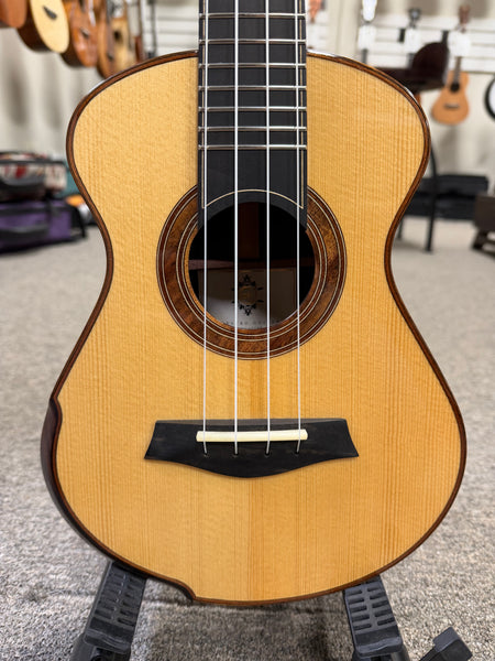 Maestro by Hozen Solid Spruce/Wenge Concert Ukulele w/Case - Island Series