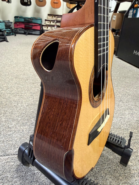 Maestro by Hozen Solid Spruce/Wenge Concert Ukulele w/Case - Island Series