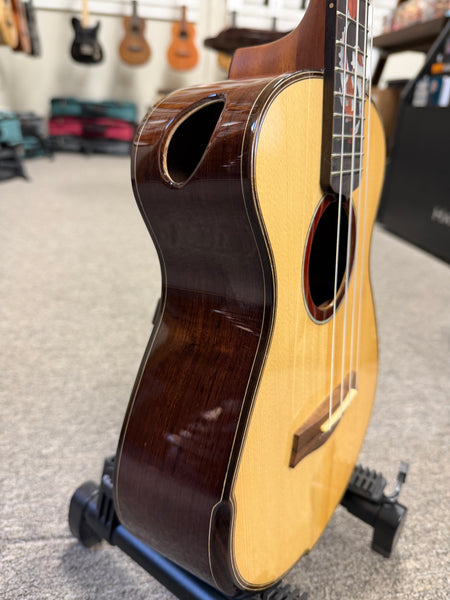 Maestro by Hozen Solid Spruce/Rosewood Custom Tenor Ukulele w/Case - B-Stock - Island Series