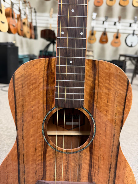 Makaio MSMBXS-10 Large Body Steel String Spalted Mango Baritone Ukulele w/Case