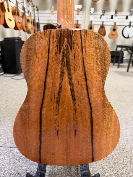 Makaio MSMBXS-10 Large Body Steel String Spalted Mango Baritone Ukulele w/Case