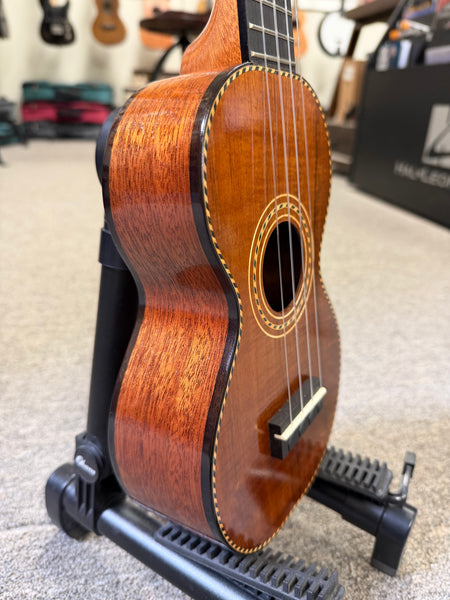KALA KA-F8D-KHG-S Pan Pacific Solid Koa Figure 8 Soprano Ukulele w/Case
