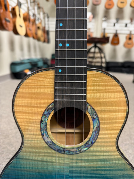 Flight A10FM Solid Flamed Maple Faded Blue 10th Anniversary Tenor Ukulele w/Case