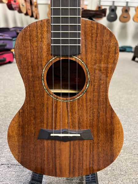 SNAIL BHC-8T Acacia Tenor Ukulele w/Case - Solid Top