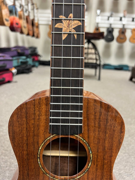 SNAIL BHC-8T Acacia Tenor Ukulele w/Case - Solid Top