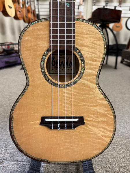 OHANA TK-450QEL Solid Quilted Eucalyptus Tenor Ukulele - Bevel Armrest