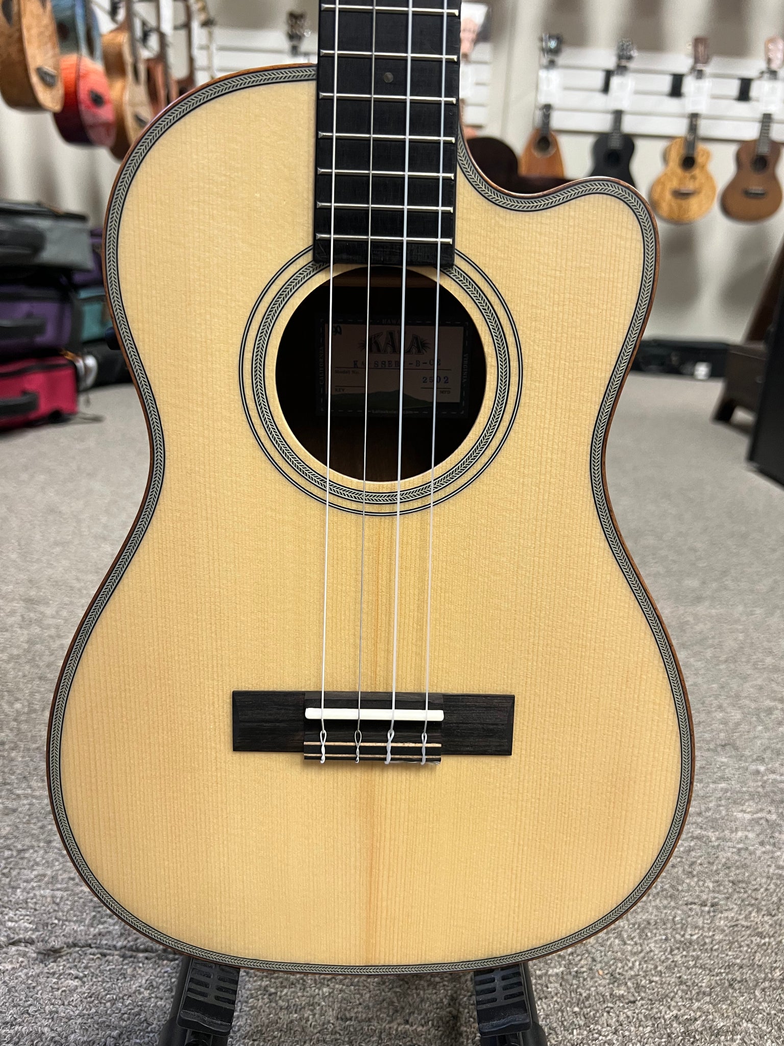 KALA KA-SSEBY-B-CE Electric Cutaway Baritone Ukulele -Solid Spruce/Ebony