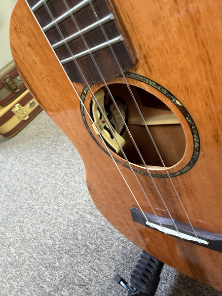 Makaio MSMT-10E  Electric Spalted Mango Tenor Ukulele w/Case