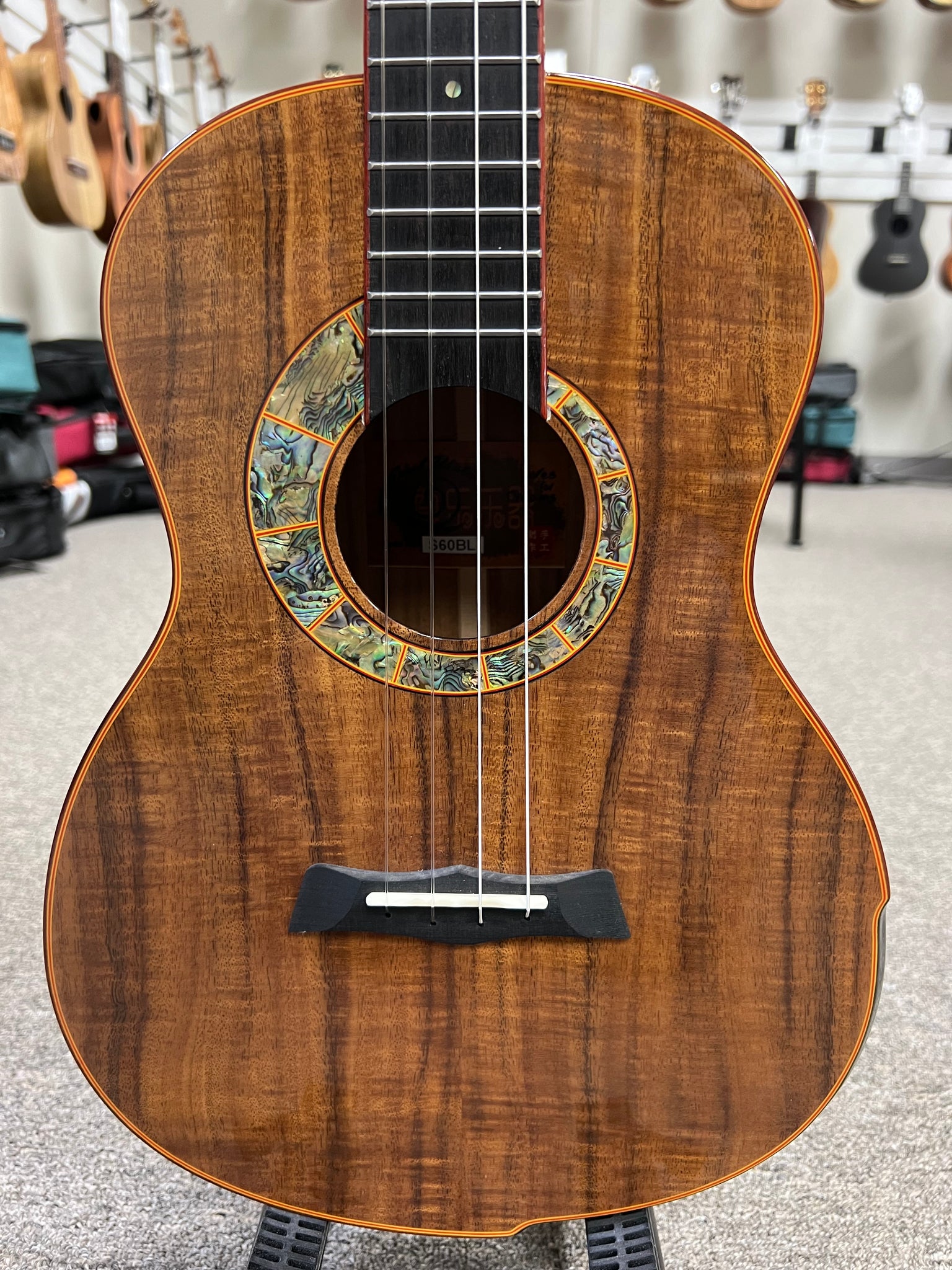 SNAIL S-60B Left Handed Solid Acacia Baritone Ukulele w/Case  - Comfort Armrest Lefty