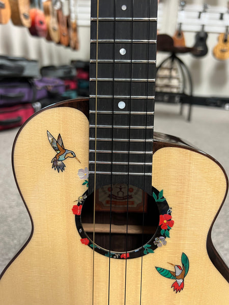 aNueNue UT-200HB Hummingbird Tenor Ukulele w/Case - Moon Bird Series -  Solid Spruce/Solid Rosewood