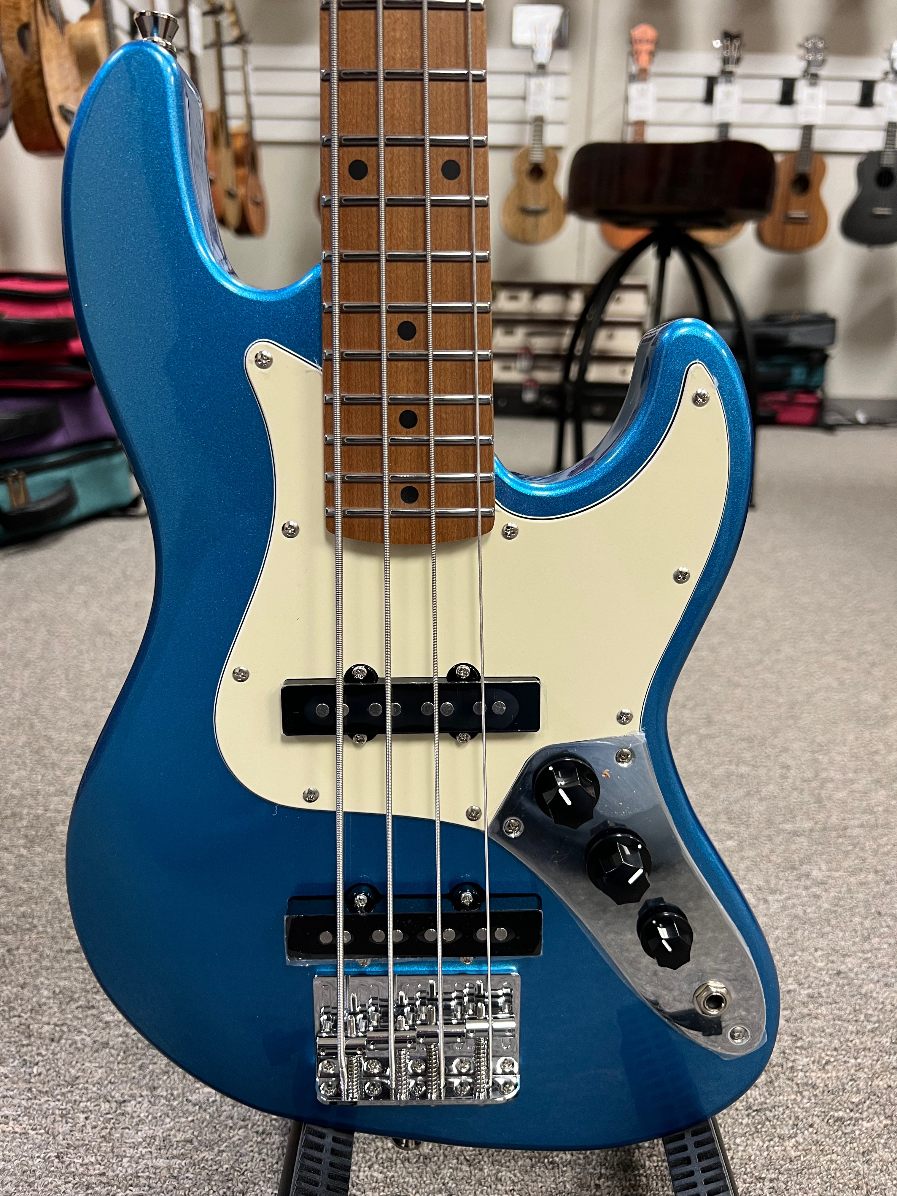 Flight Electric Mini JB Bass Ukulele LPB w/Case - Lake Placid Blue