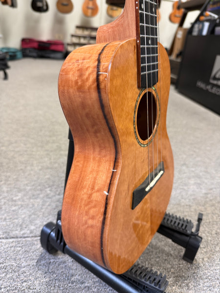 Makaio MSMC-10 Spalted Mango Concert Ukulele w/Case