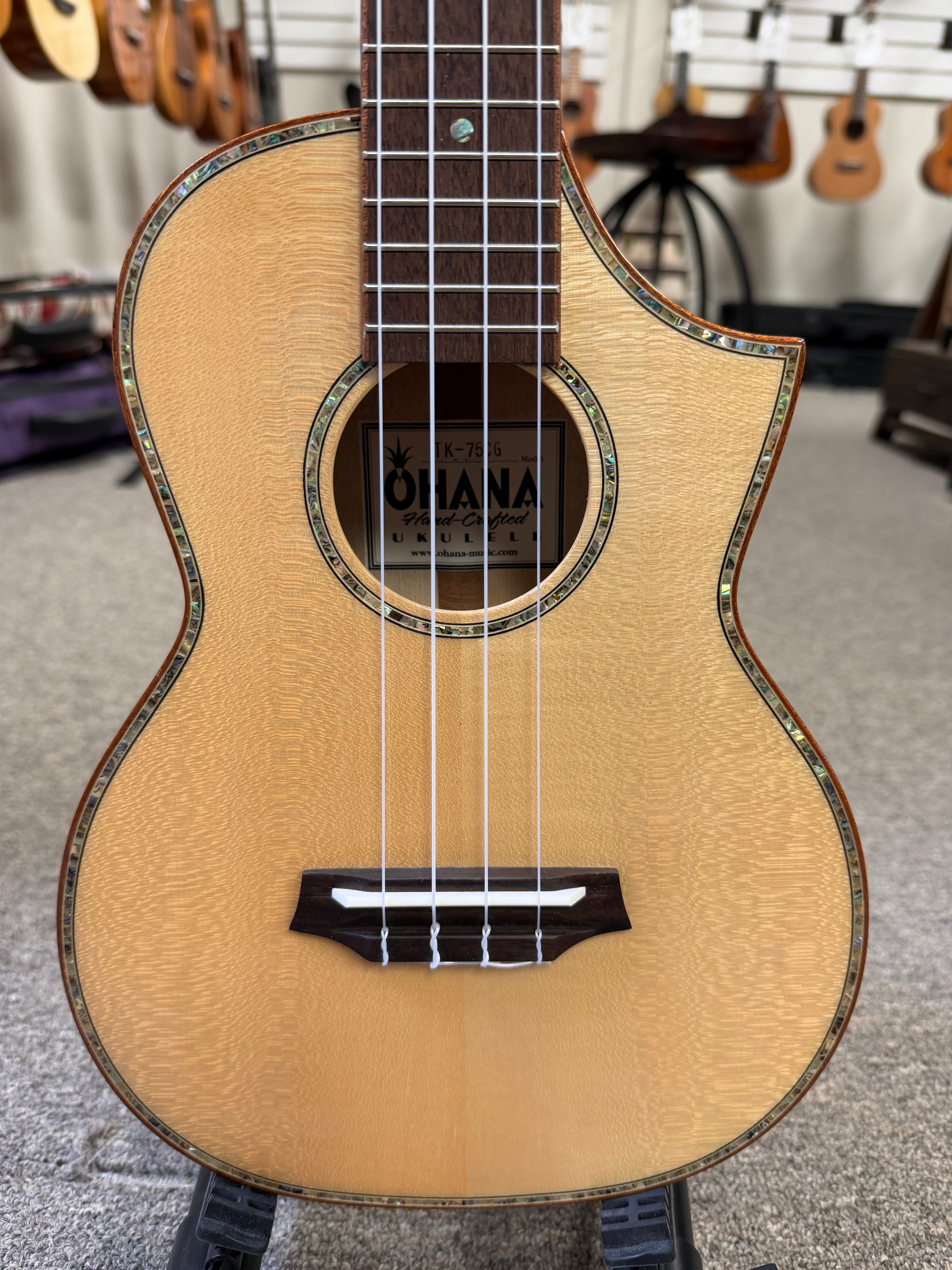 OHANA TK-75CG Tenor Ukulele -Solid Spruce/Solid Flame Maple Cutaway