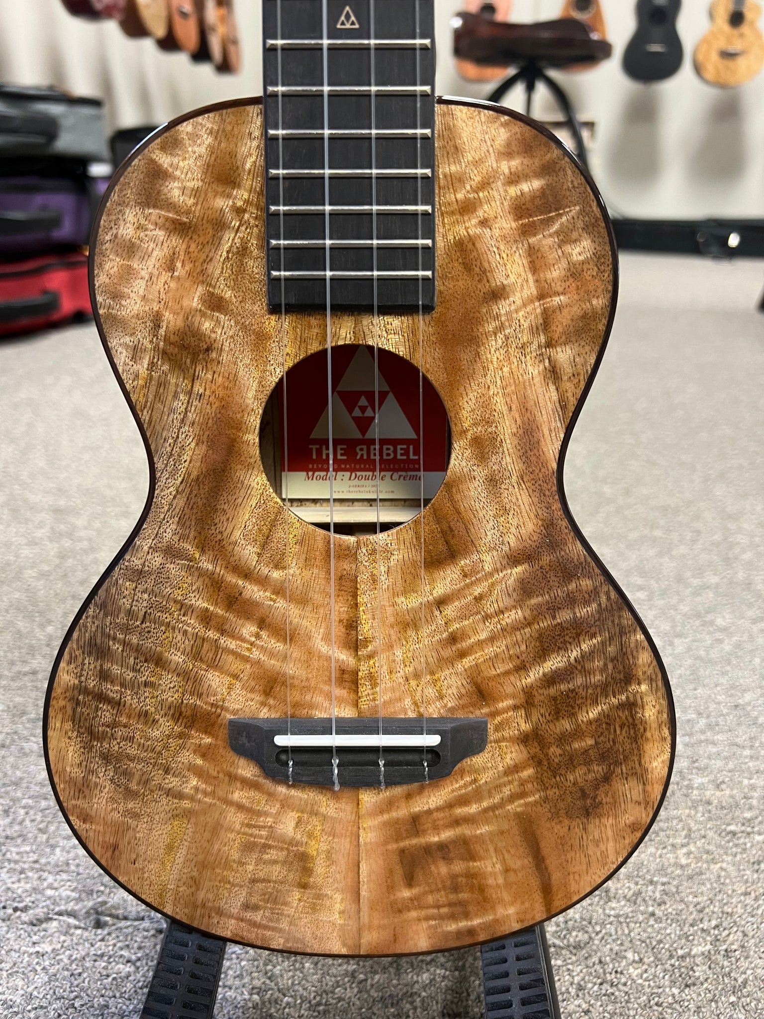 Rebel Double Creme Plus Solid Mango Concert Ukulele w/Case