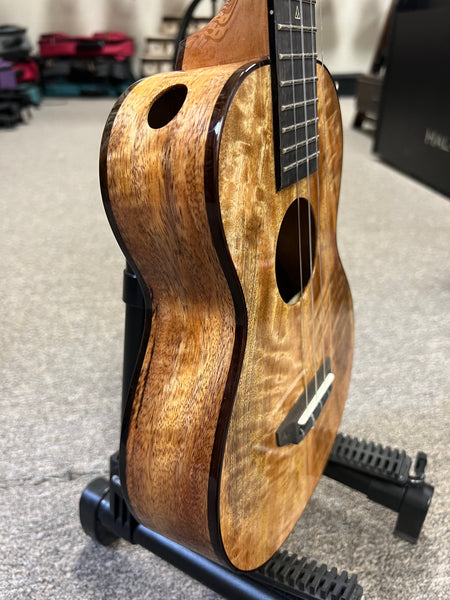 Rebel Double Creme Plus Solid Mango Concert Ukulele w/Case