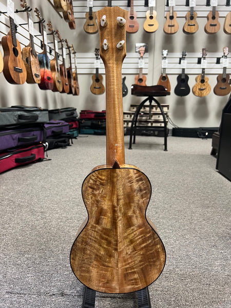 Rebel Double Creme Plus Solid Mango Concert Ukulele w/Case