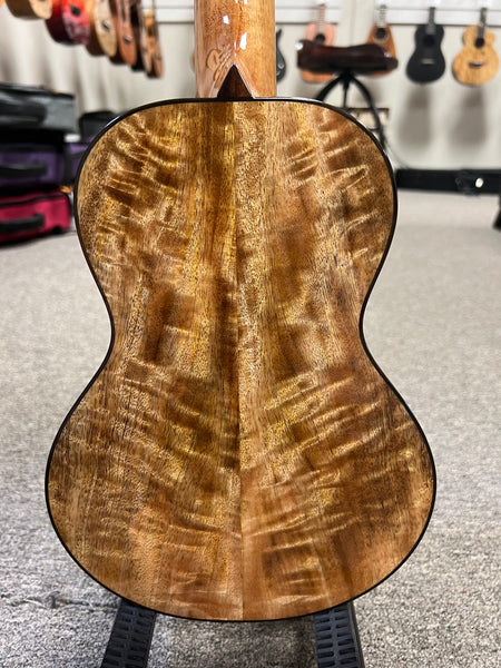 Rebel Double Creme Plus Solid Mango Concert Ukulele w/Case