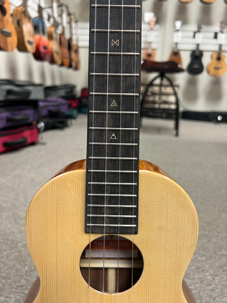 Rebel Double Cheese Tenor Ukulele w/Case - Solid Spruce/Solid Mahogany