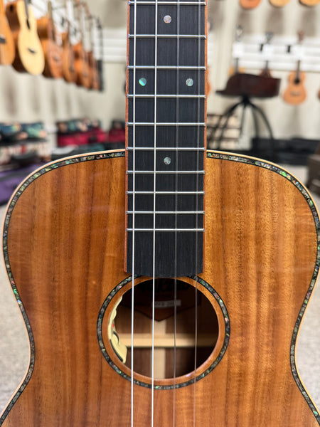 Makaio MKB-20E Solid Koa Electric Baritone Ukulele w/Case - Comfort Contour Armrest