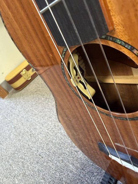 Makaio MKB-20E Solid Koa Electric Baritone Ukulele w/Case - Comfort Contour Armrest