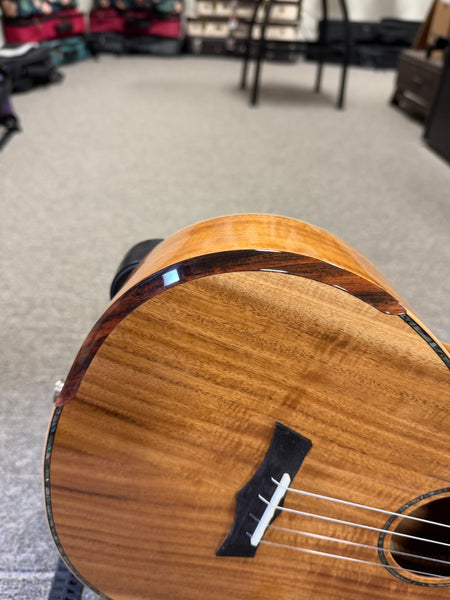 Makaio MKB-20E Solid Koa Electric Baritone Ukulele w/Case - Comfort Contour Armrest