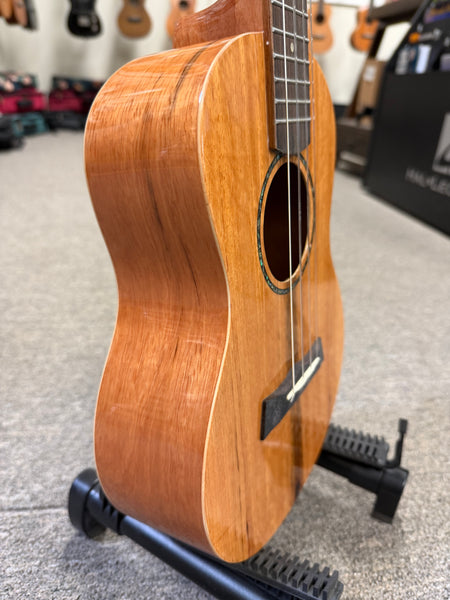 Makaio MSMT-10 Spalted Mango Tenor Ukulele w/Case