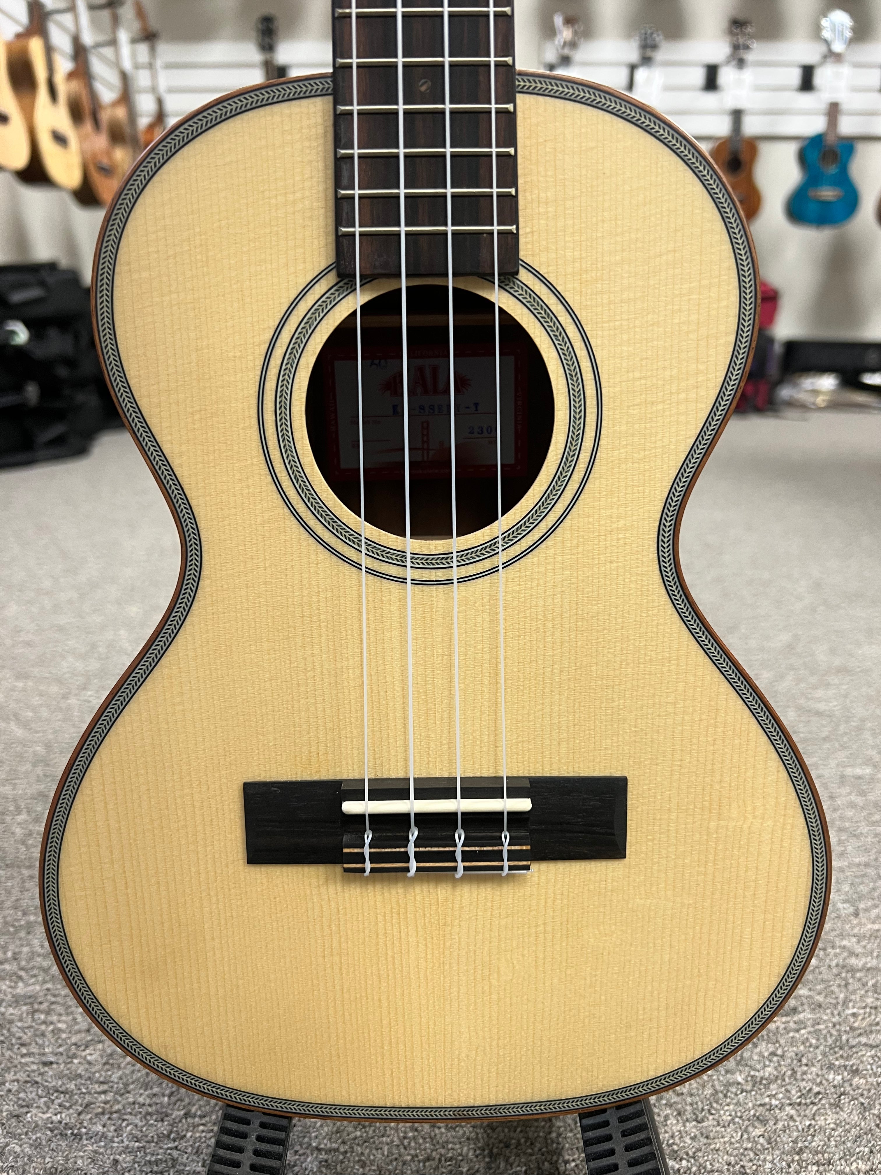 Kala spruce hot sale top tenor ukulele