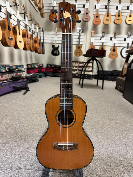 HUG SCR-CG Solid Cedar/Rosewood Concert Ukulele